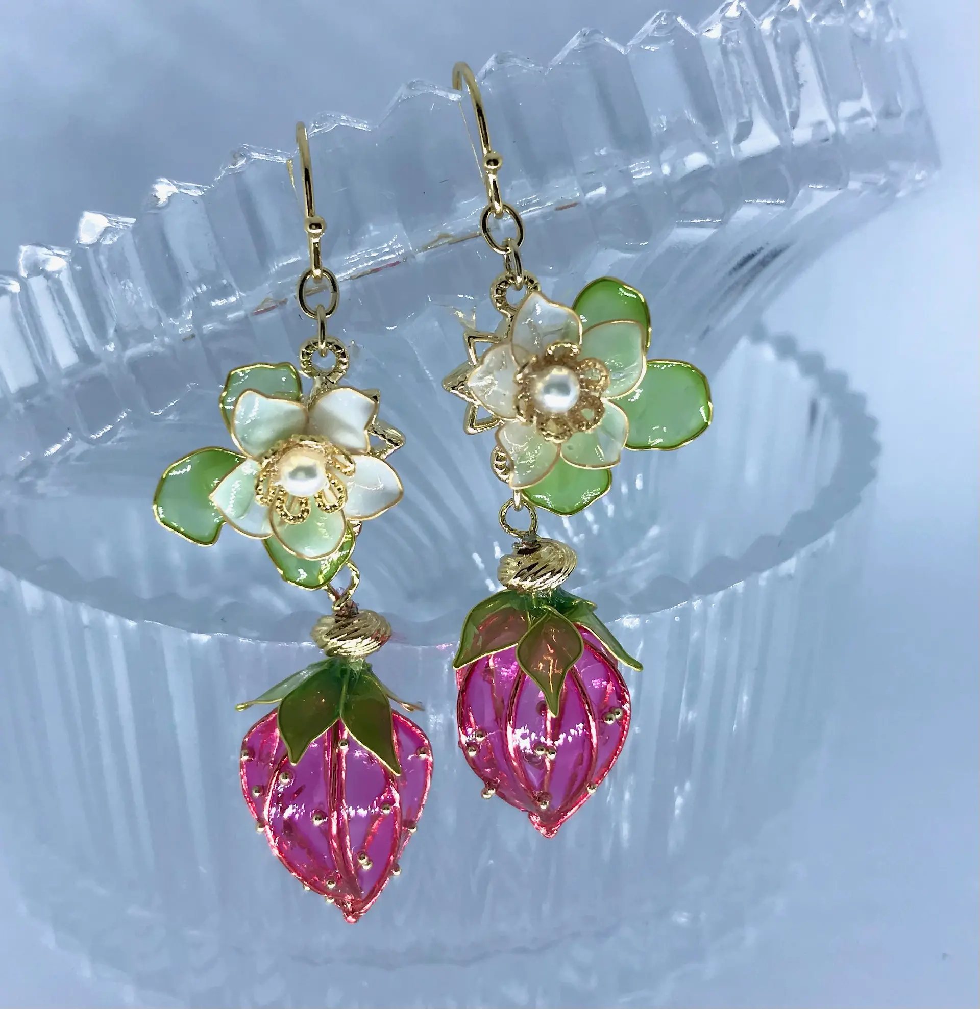 ストロベリーのピアス