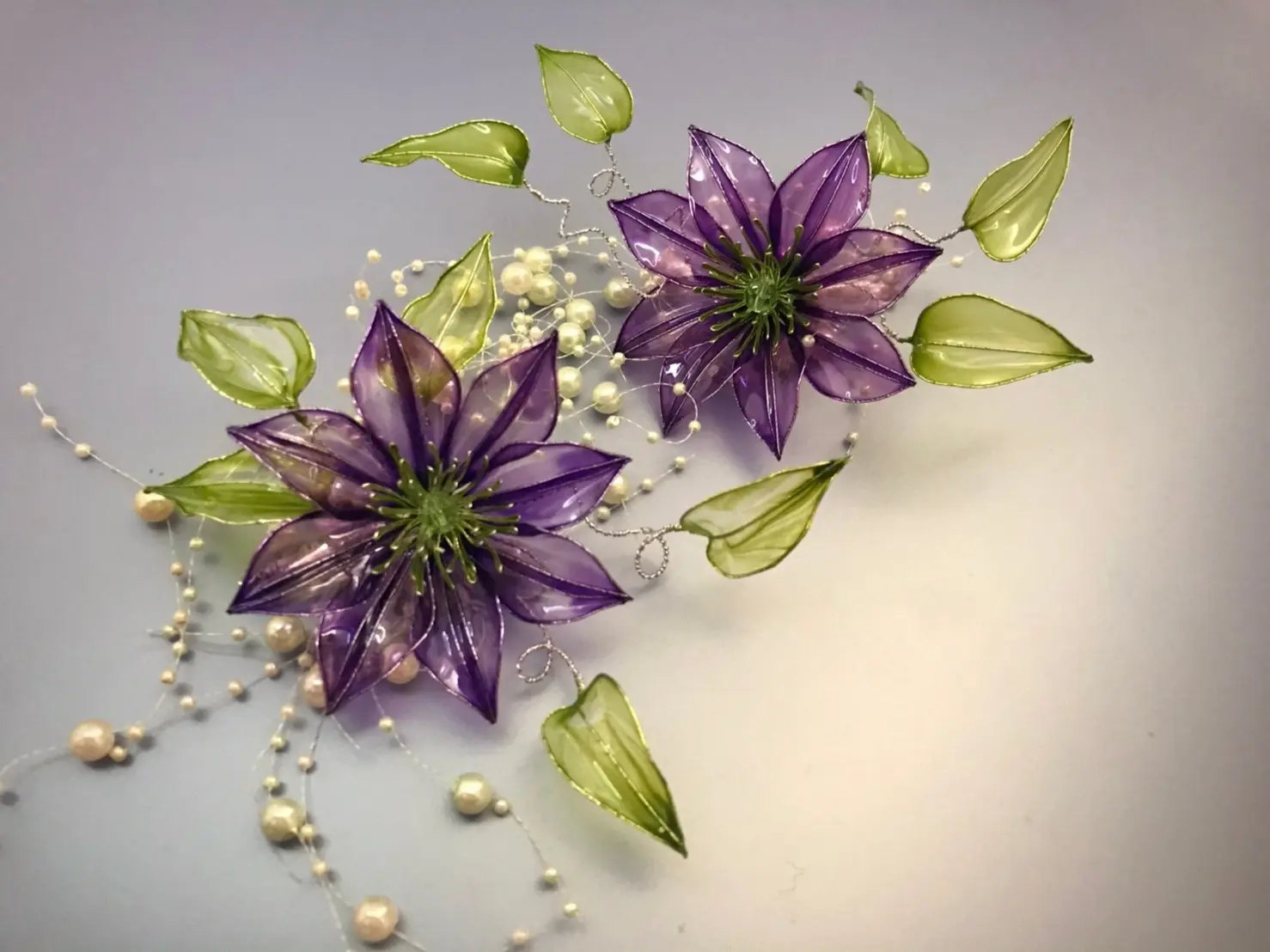 クレマチスのブローチ